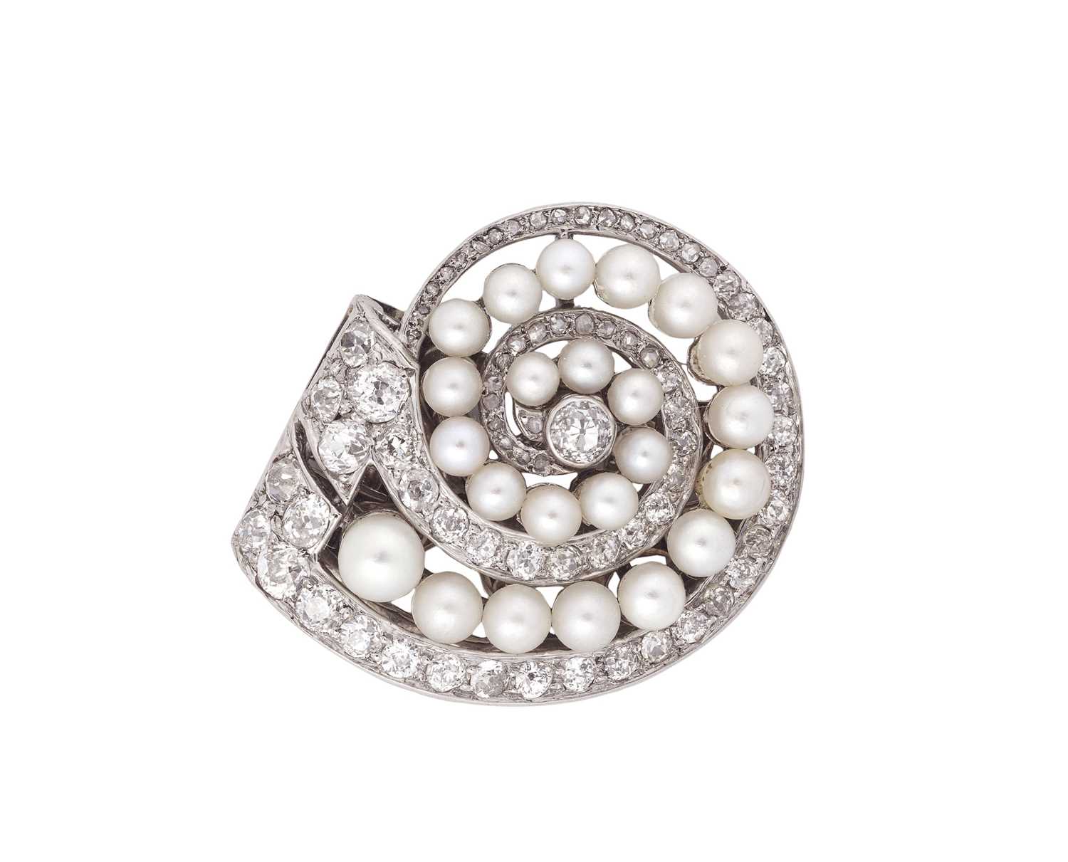 Lot 329 - ART DECO PEARL AND DIAMOND CLIP BROOCH, CIRCA 1925