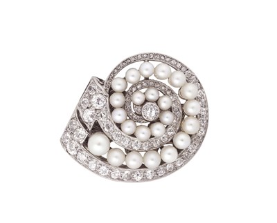 Lot 329 - ART DECO PEARL AND DIAMOND CLIP BROOCH, CIRCA 1925