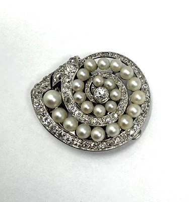 Lot 329 - ART DECO PEARL AND DIAMOND CLIP BROOCH, CIRCA 1925