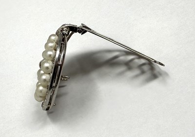 Lot 329 - ART DECO PEARL AND DIAMOND CLIP BROOCH, CIRCA 1925