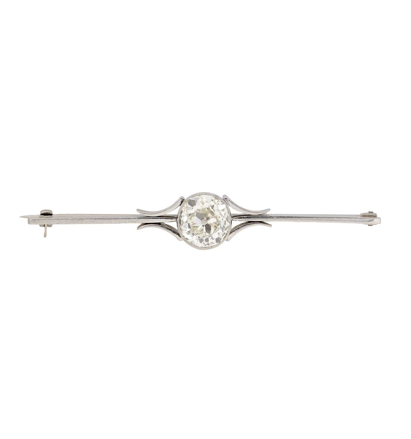 Lot 328 - DIAMOND BAR BROOCH, CIRCA 1910