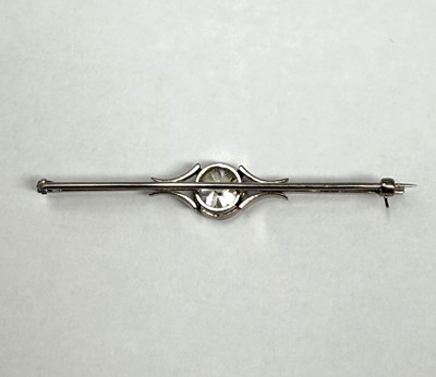 Lot 328 - DIAMOND BAR BROOCH, CIRCA 1910