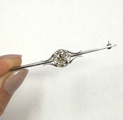 Lot 328 - DIAMOND BAR BROOCH, CIRCA 1910