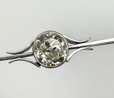 Lot 328 - DIAMOND BAR BROOCH, CIRCA 1910