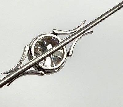 Lot 328 - DIAMOND BAR BROOCH, CIRCA 1910