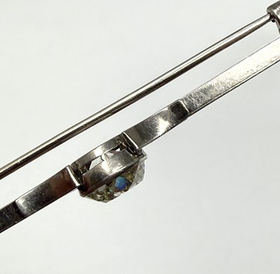 Lot 328 - DIAMOND BAR BROOCH, CIRCA 1910