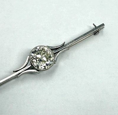 Lot 328 - DIAMOND BAR BROOCH, CIRCA 1910