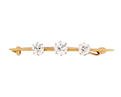 Lot 324 - DIAMOND BAR BROOCH, 1900s