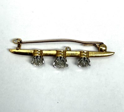 Lot 324 - DIAMOND BAR BROOCH, 1900s