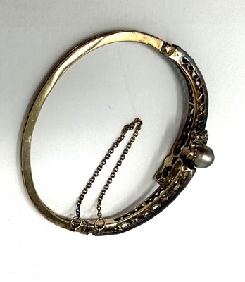 Lot 392 - VICTORIAN PEARL AND DIAMOND HINGED BANGLE, 1890s