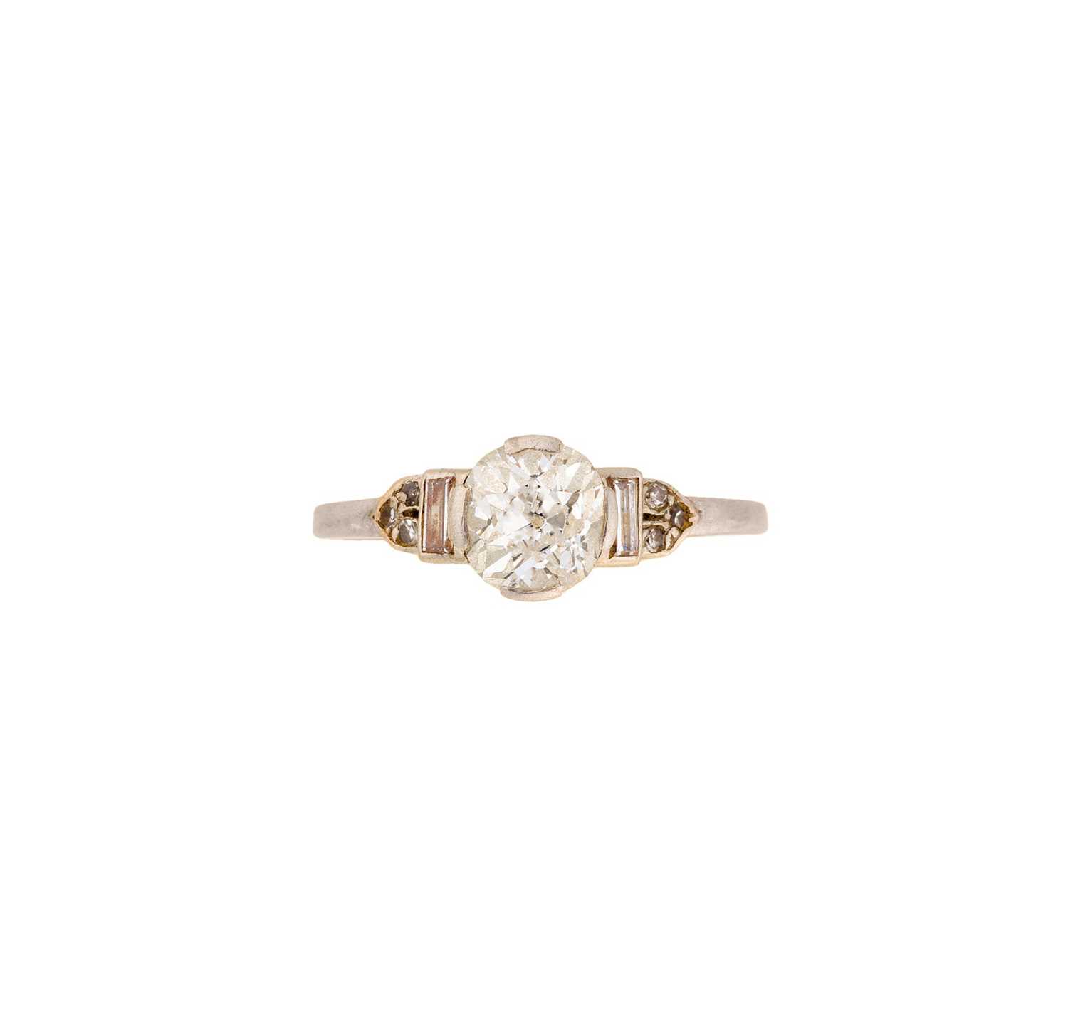 Lot 333 - DIAMOND RING, 1930s