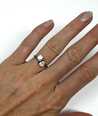 Lot 326 - DIAMOND TWO STONE RING
