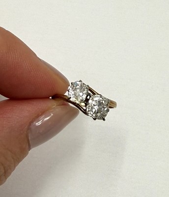 Lot 326 - DIAMOND TWO STONE RING
