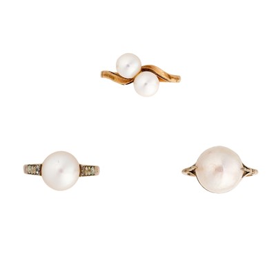 Lot 361 - THREE CULTURED PEARL RINGS