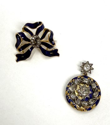 Lot 318 - A VICTORIAN GOLD, ENAMEL AND DIAMOND LOCKET, 1880s