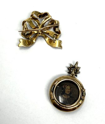 Lot 318 - A VICTORIAN GOLD, ENAMEL AND DIAMOND LOCKET, 1880s