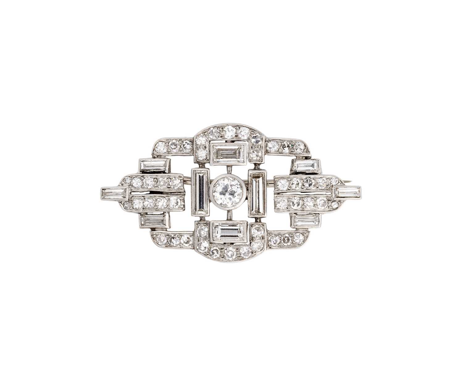 Lot 332 - ART DECO DIAMOND BROOCH, 1930s