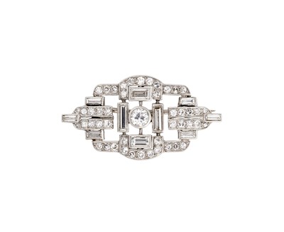 Lot 332 - ART DECO DIAMOND BROOCH, 1930s