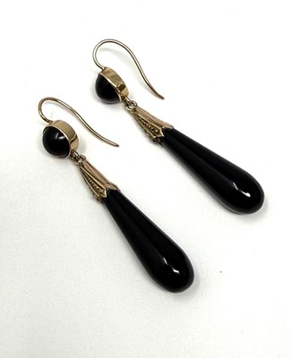 Lot 316 - A PAIR OF ONYX AND DIAMOND PENDENT EARRINGS, 1900s