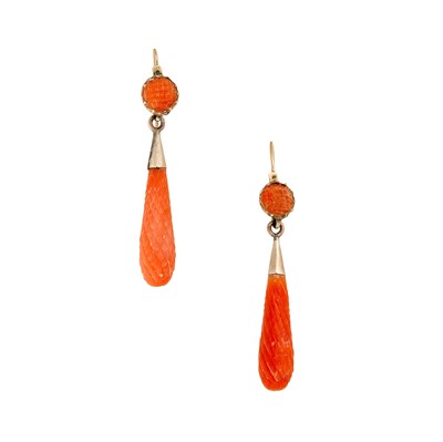 Lot 317 - A PAIR OF VICTORIAN GOLD AND CORAL PENDENT EARRINGS, 1860s