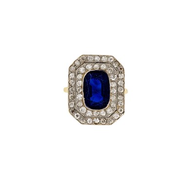 Lot 385 - EDWARDIAN SAPPHIRE AND DIAMOND RING, 1910s