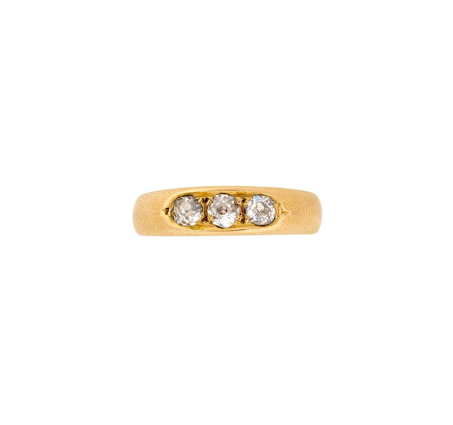 Lot 314 - VICTORIAN GOLD AND DIAMOND RING, 1890s