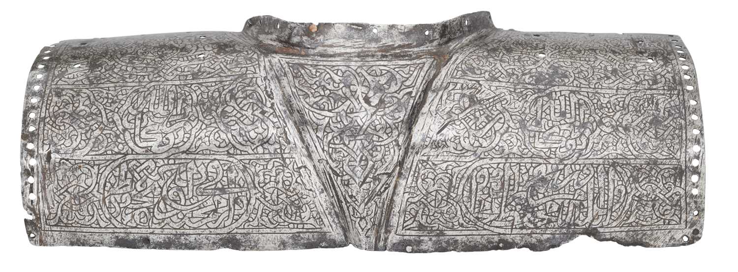 Lot 43 - AN OTTOMAN OR MAMLUK SHOULDER GUARD, 15TH/16TH CENTURY
