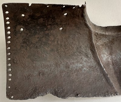 Lot 43 - AN OTTOMAN OR MAMLUK SHOULDER GUARD, 15TH/16TH CENTURY