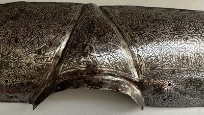 Lot 43 - AN OTTOMAN OR MAMLUK SHOULDER GUARD, 15TH/16TH CENTURY