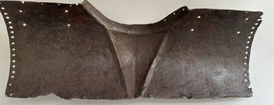 Lot 43 - AN OTTOMAN OR MAMLUK SHOULDER GUARD, 15TH/16TH CENTURY