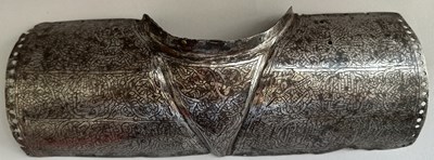 Lot 43 - AN OTTOMAN OR MAMLUK SHOULDER GUARD, 15TH/16TH CENTURY