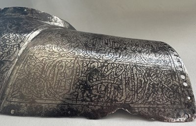 Lot 43 - AN OTTOMAN OR MAMLUK SHOULDER GUARD, 15TH/16TH CENTURY
