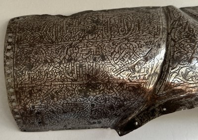Lot 43 - AN OTTOMAN OR MAMLUK SHOULDER GUARD, 15TH/16TH CENTURY
