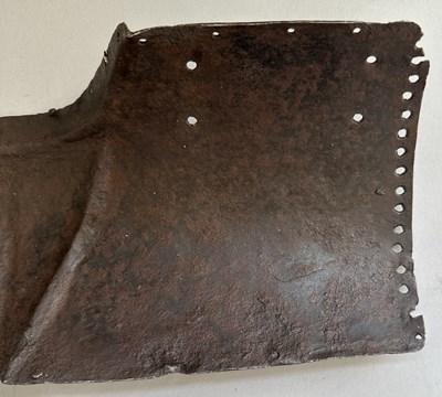 Lot 43 - AN OTTOMAN OR MAMLUK SHOULDER GUARD, 15TH/16TH CENTURY