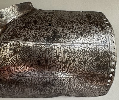 Lot 43 - AN OTTOMAN OR MAMLUK SHOULDER GUARD, 15TH/16TH CENTURY