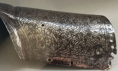 Lot 43 - AN OTTOMAN OR MAMLUK SHOULDER GUARD, 15TH/16TH CENTURY