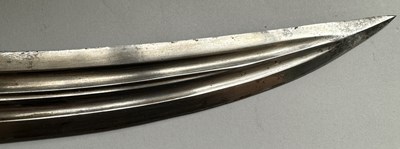 Lot 8 - A RARE INDIAN KHANJAR WITH AGATE (SARDONYX) GRIP, LATE 17TH/18TH CENTURY