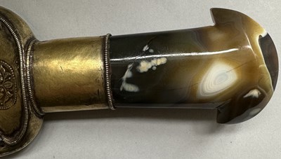 Lot 8 - A RARE INDIAN KHANJAR WITH AGATE (SARDONYX) GRIP, LATE 17TH/18TH CENTURY