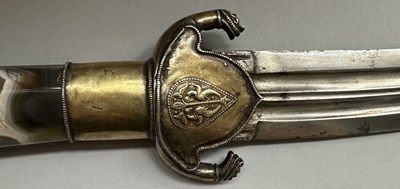 Lot 8 - A RARE INDIAN KHANJAR WITH AGATE (SARDONYX) GRIP, LATE 17TH/18TH CENTURY