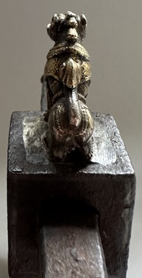 Lot 13 - AN INDIAN AXE-HEAD MOUNTED WITH A YALI, 18TH/19TH CENTURY