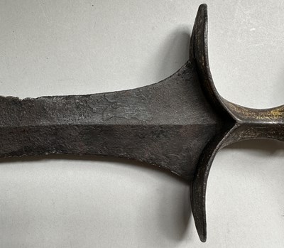 Lot 7 - A RARE EARLY INDIAN CHILANUM, 16TH CENTURY