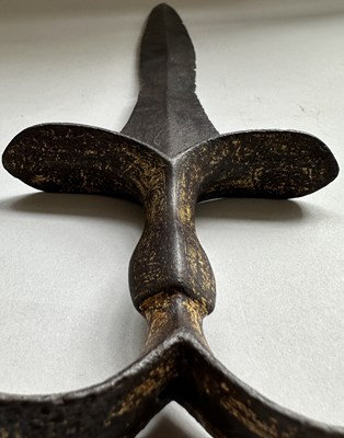 Lot 7 - A RARE EARLY INDIAN CHILANUM, 16TH CENTURY