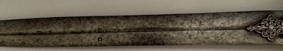 Lot 9 - A SOUTH INDIAN KATAR, 17TH CENTURY, PROBABLY TANJORE OR GOLCONDA