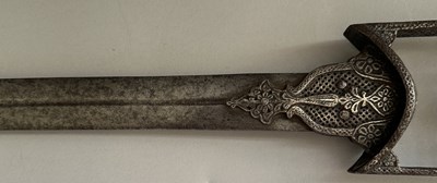 Lot 9 - A SOUTH INDIAN KATAR, 17TH CENTURY, PROBABLY TANJORE OR GOLCONDA