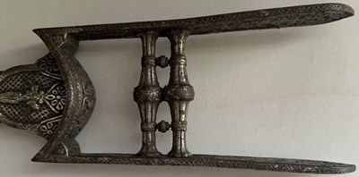 Lot 9 - A SOUTH INDIAN KATAR, 17TH CENTURY, PROBABLY TANJORE OR GOLCONDA