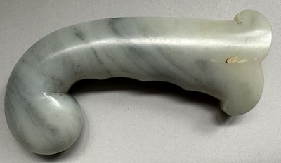 Lot 10 - AN INDIAN KHANJAR HILT, 18TH CENTURY