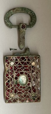 Lot 47 - A VERY RARE VISIGOTHIC BELT BUCKLE, CIRCA 550-600, PROBABLY SOUTHERN FRENCH OR SPANISH