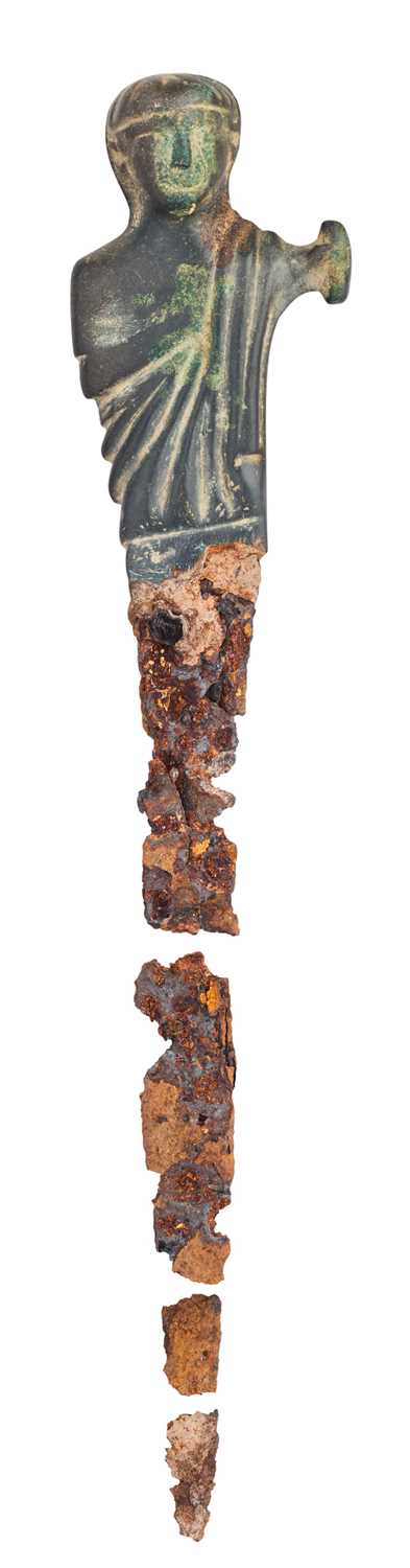 Lot 46 - A RARE ETRUSCAN OR EARLY ROMAN HANDLE, PROBABLY FOR A KNIFE, 9TH TO 1ST CENTURY BC OR LATER