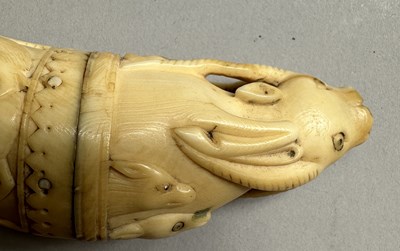 Lot 33 - A VERY RARE MUGHAL IVORY PRIMING-FLASK, 17TH CENTURY