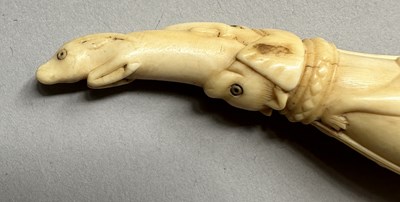Lot 33 - A VERY RARE MUGHAL IVORY PRIMING-FLASK, 17TH CENTURY